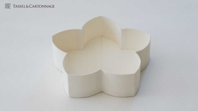 Balloon flower-shaped